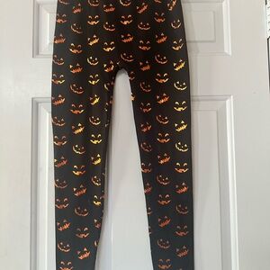 New without tags. Women’s Halloween Pumpkin Print Leggings. Size L/XL.